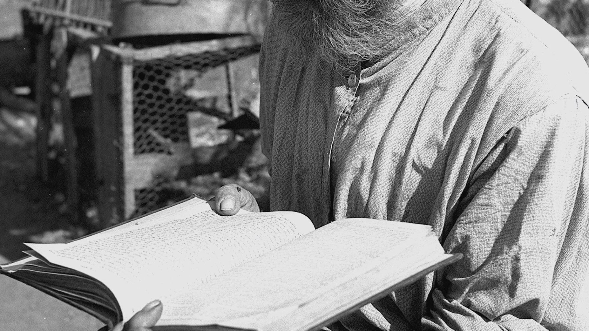 File:Flickr - Government Press Office (GPO) - Bible Study at Nahalat Yitzhak.jpg