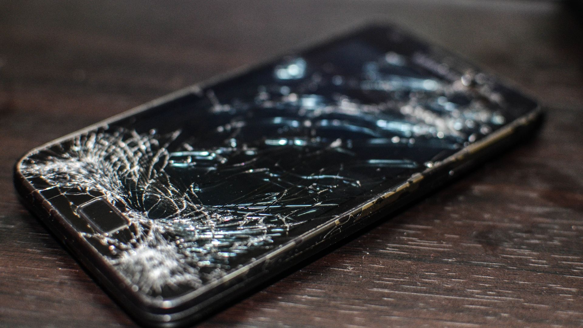 File:Samsung Galaxy S2 shattered screen.jpg