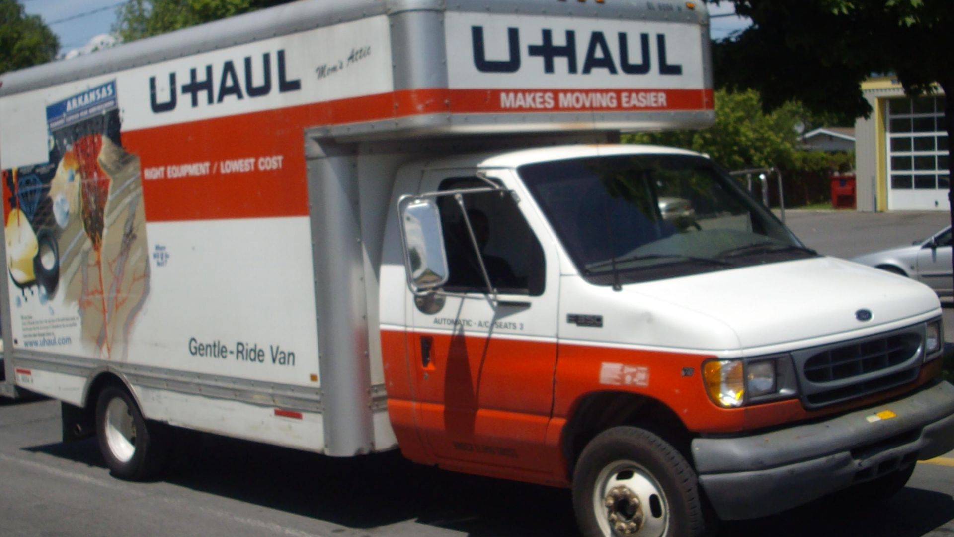 File:Ford E-350 U-Haul.JPG