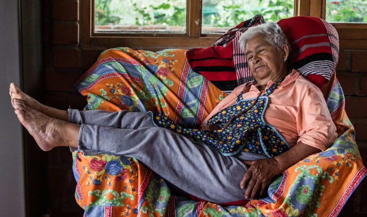 Aging Eyes Block Blue Light That Delays Bedtime
