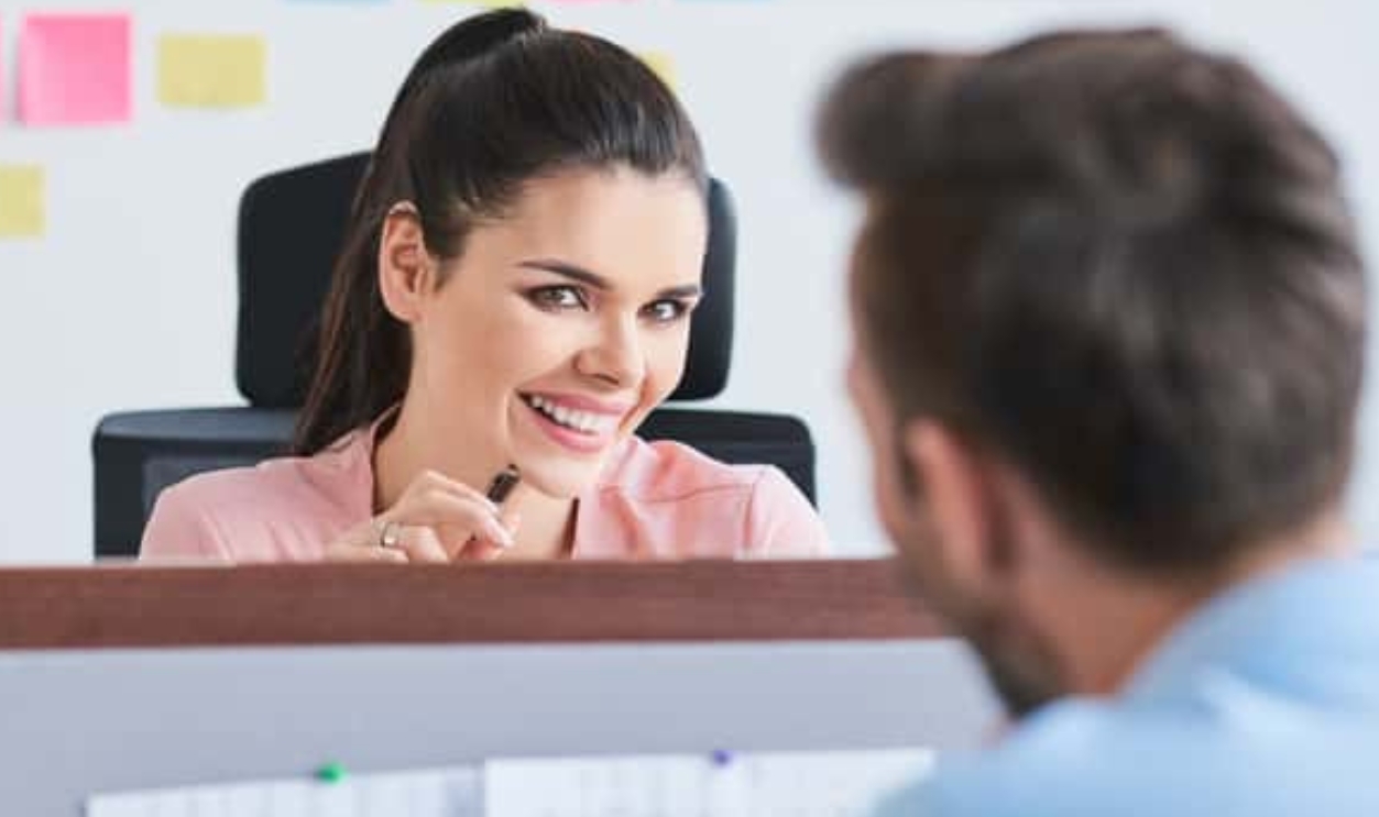 Office Flirt, Shutterstock, 604499051