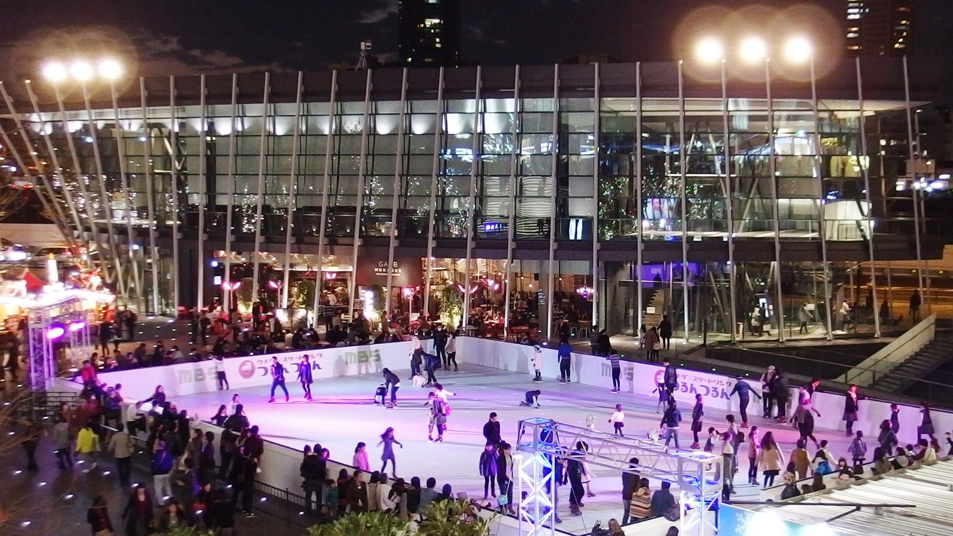 File:Umeda Skating Rink at Night in 201411.JPG
