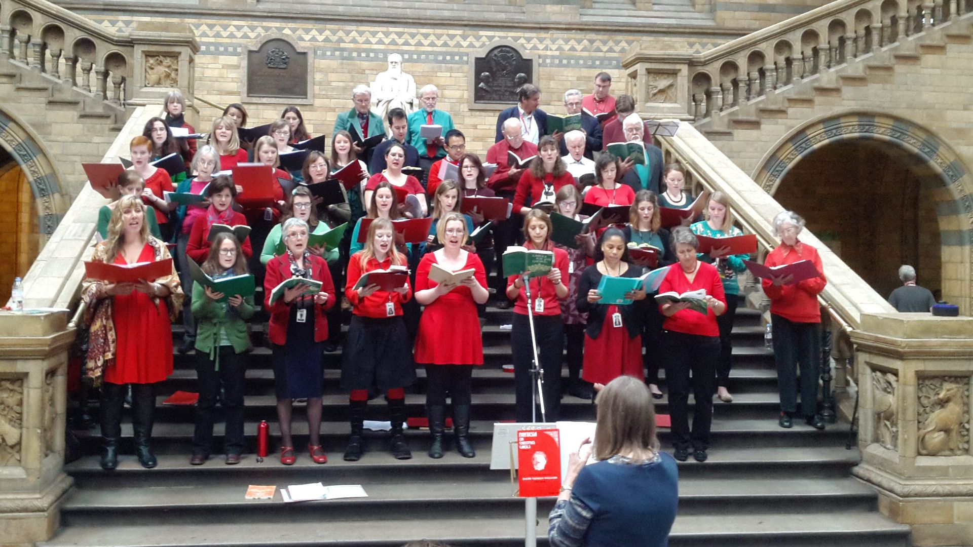 File:A choir of Natural History Museum, Science Museum and Victoria and Albert Museum staff members sing carols in the central hall of the Natural History Museum 02.jpg