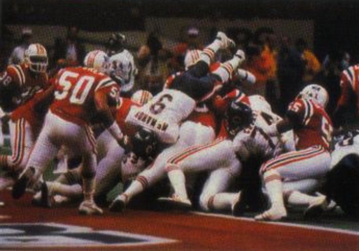 A football card from the 1986 Jeno's Pizza NFL football card stickers set of Chicago Bears