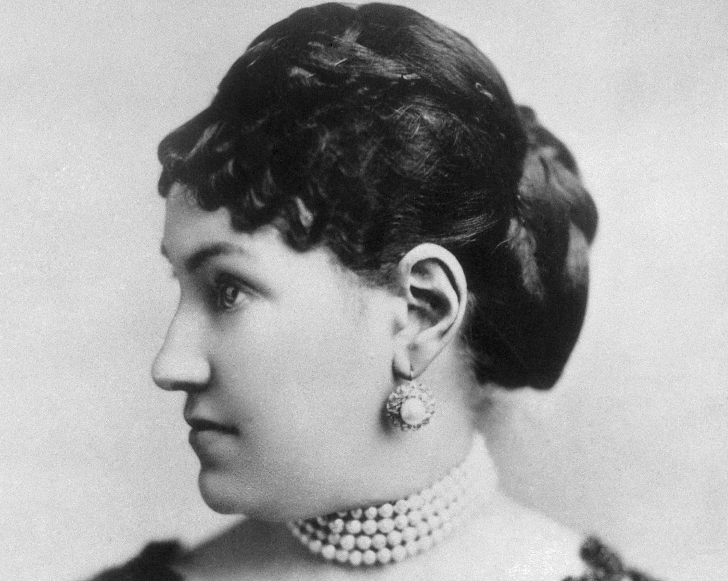 Caroline Schermerhorn Astor facing left