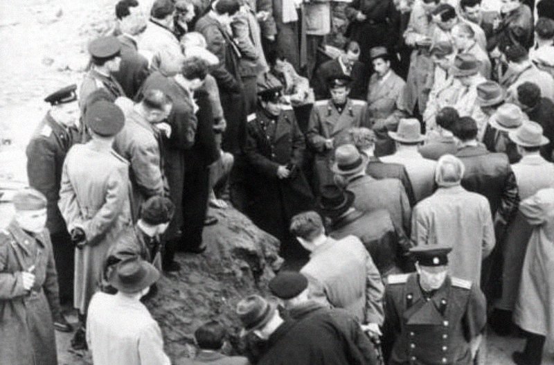 Officers of the Soviet armed forces explain the espionage facilities