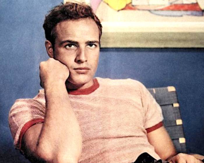 Marlon Brando In 1950, un pink t-shirt