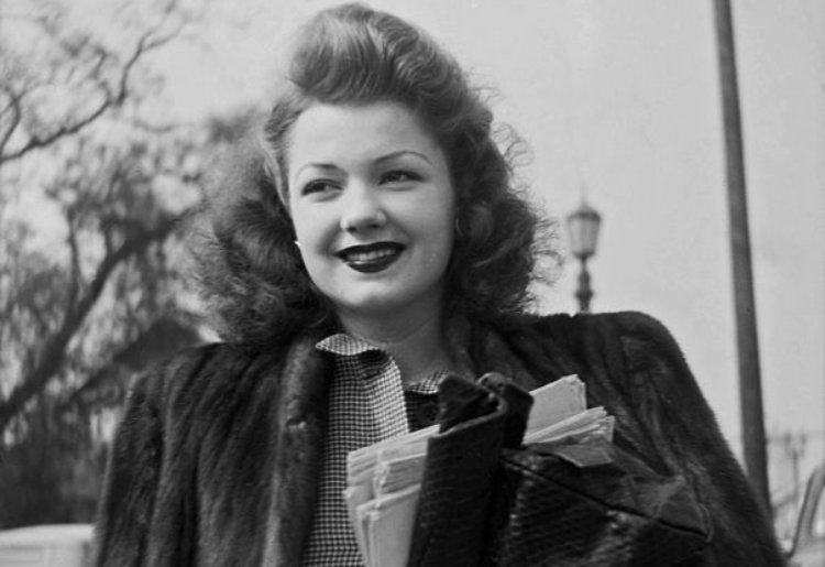 Actress Anne Baxter arrives to the back lot in Los Angeles, California