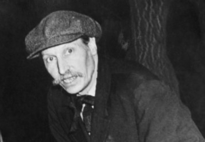 New York recluse Langley Collyer wearing a hat