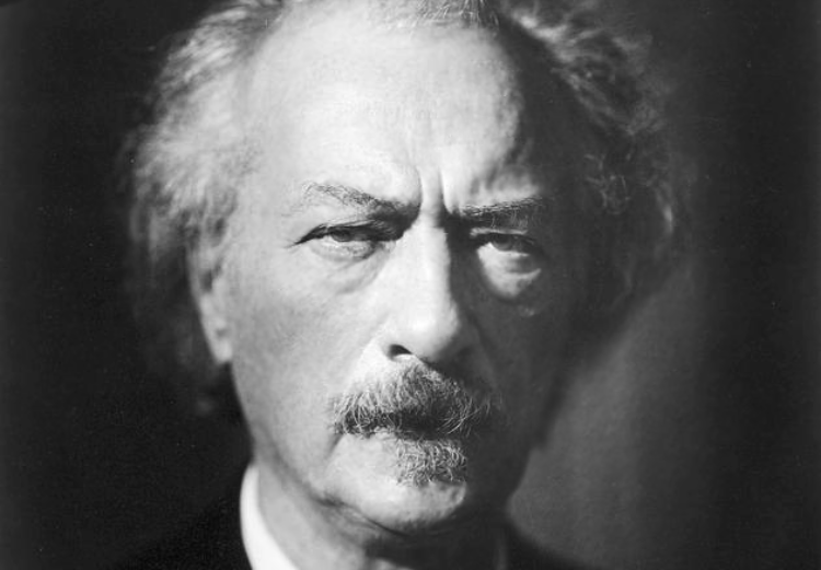 Photo of Ignacy Jan Paderewski in a suit