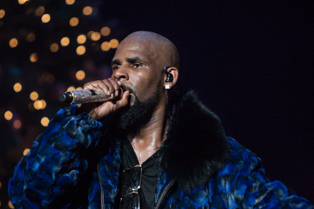 R Kelly Performs on stage at the FOX Theater
