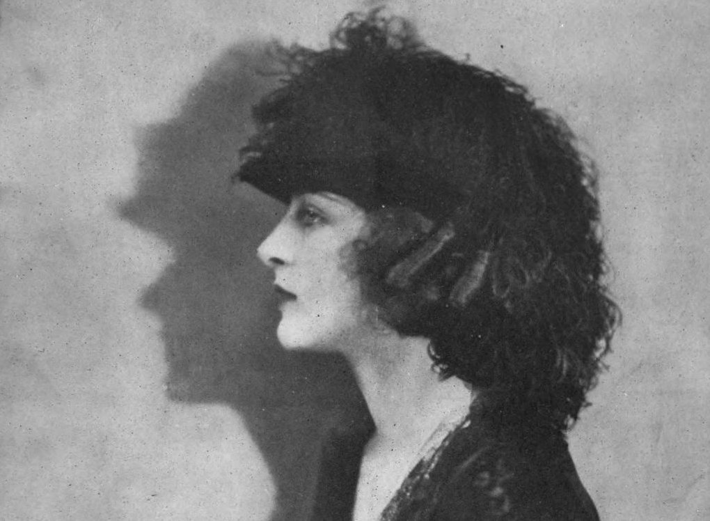 Portrait Photo of American silent era actress Martha Mansfield