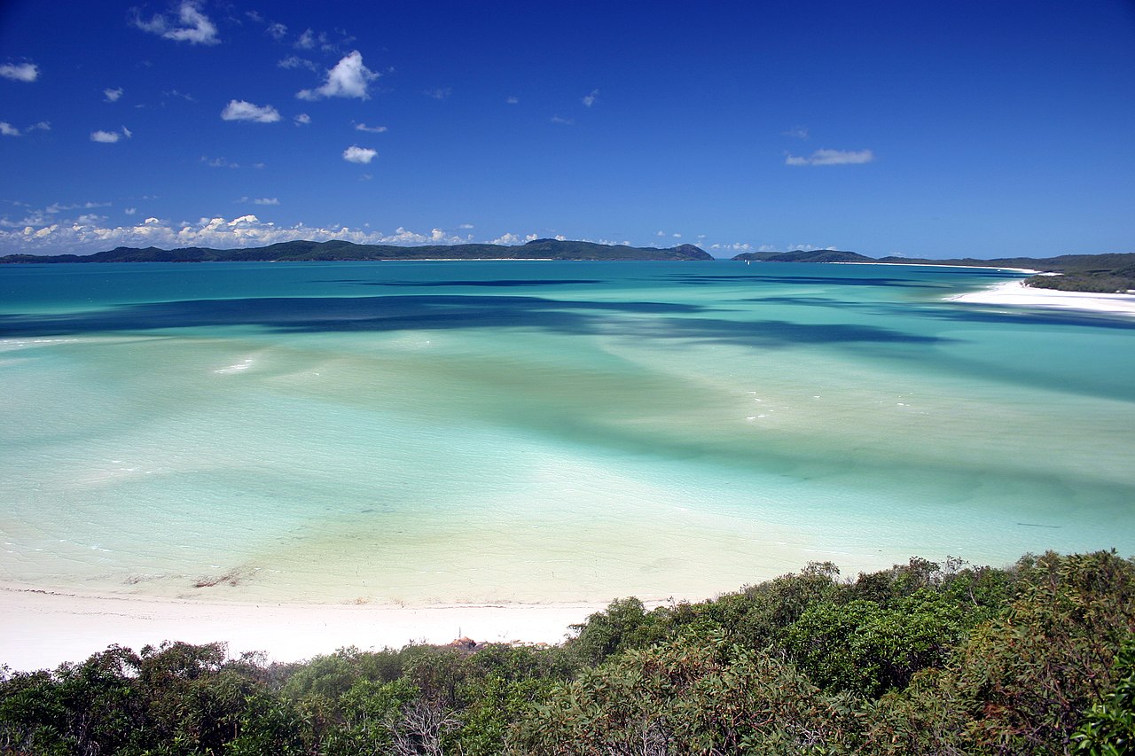 Whitehaven Beach - View south of the Whitsunday Island