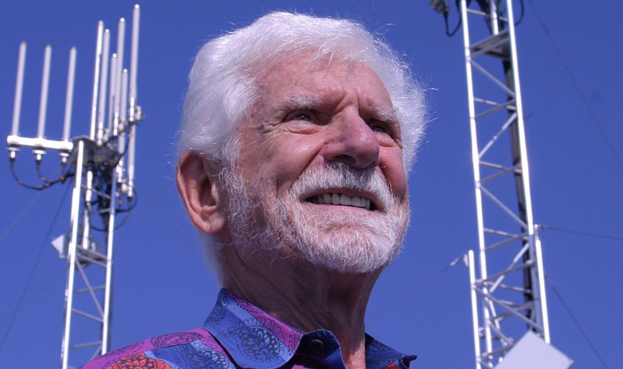  Martin Cooper