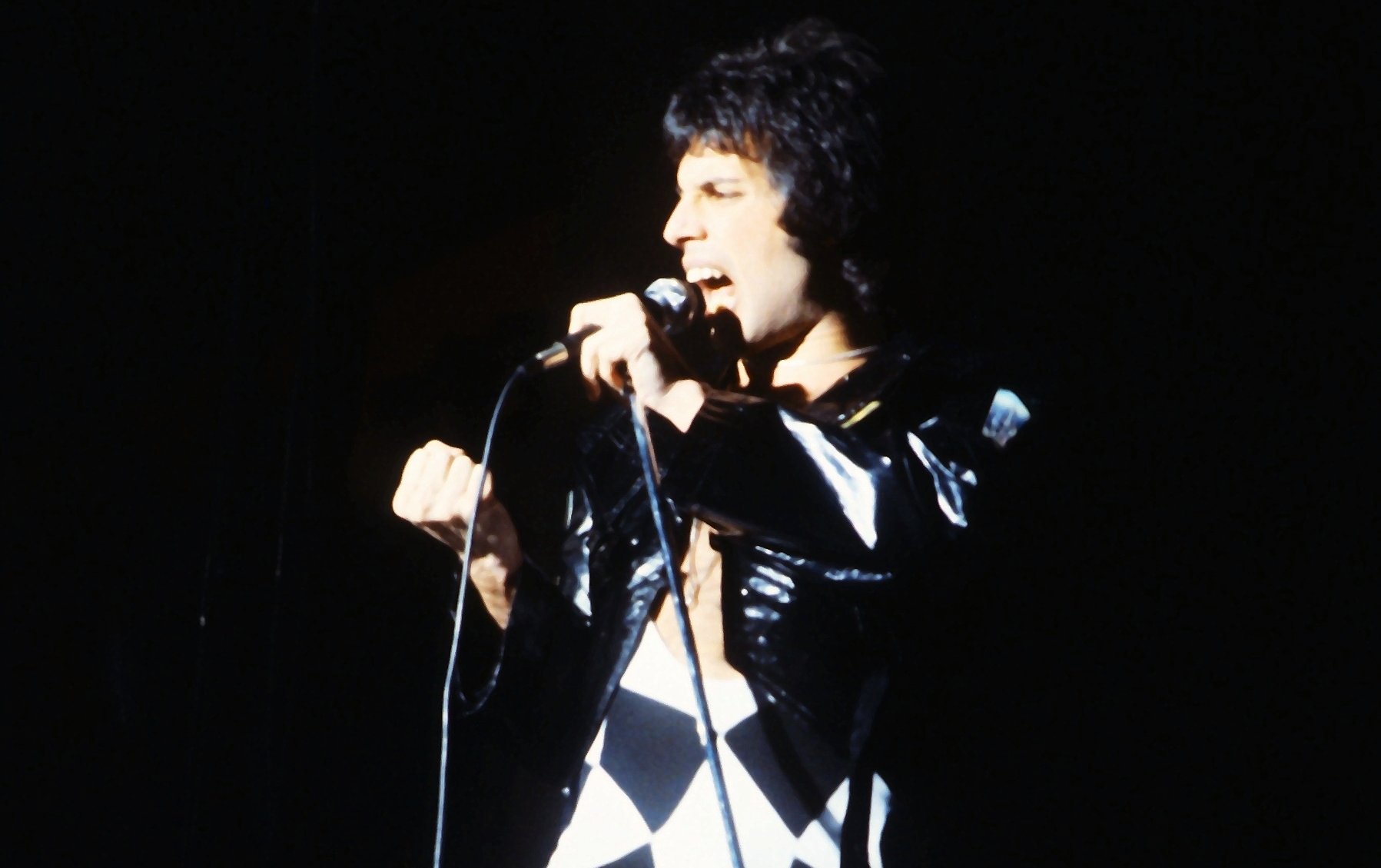 Freddie Mercury performing at New Haven Coliseum