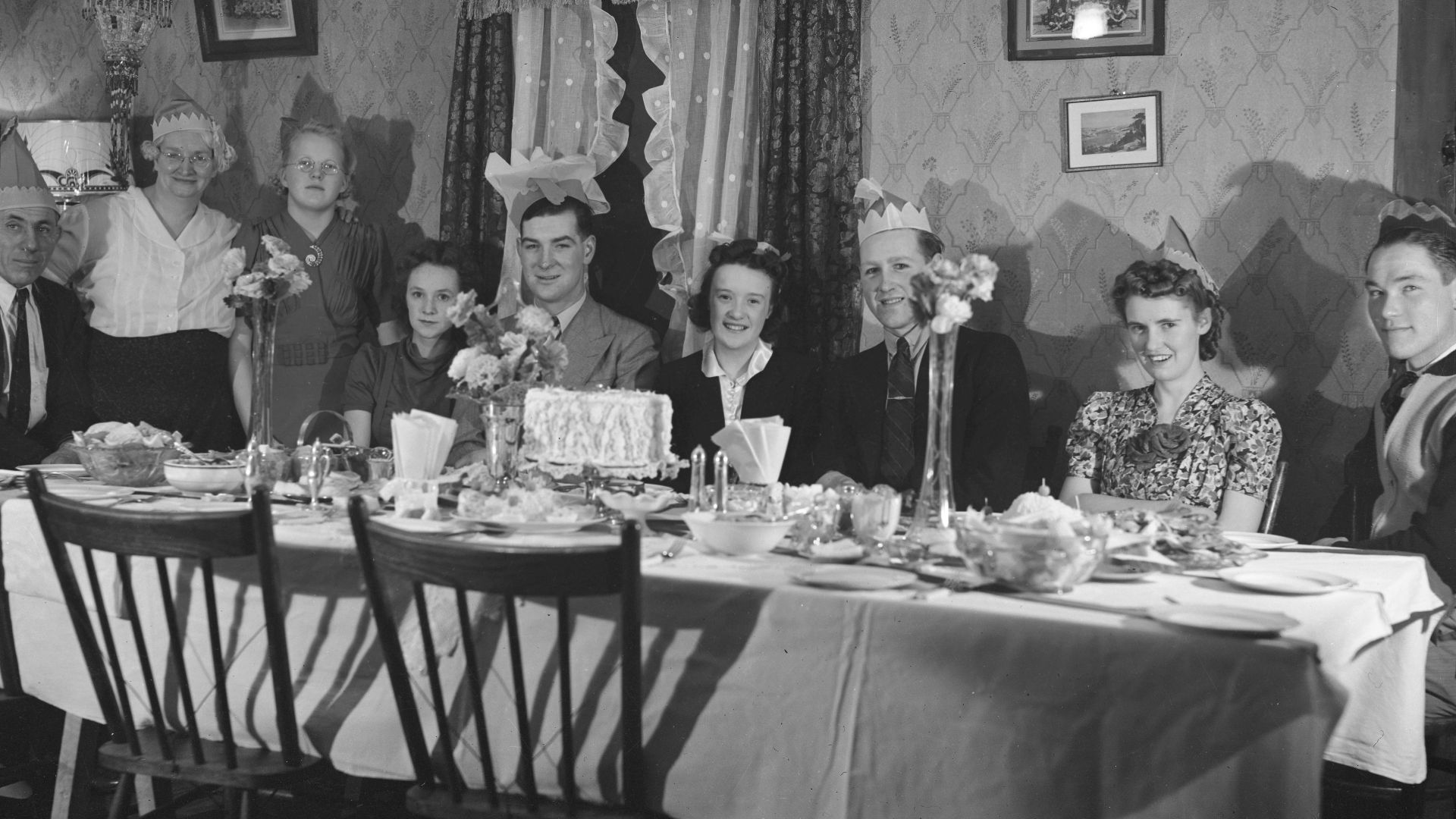 File:Formal dinner with unidentified family (17612250354).jpg