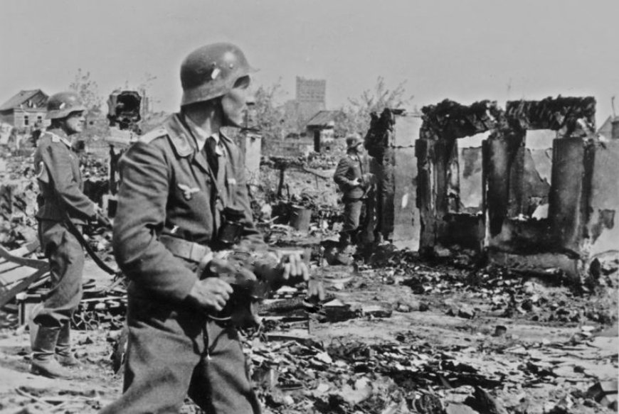 Luftwaffe soldiers in Stalingrad during the WWII