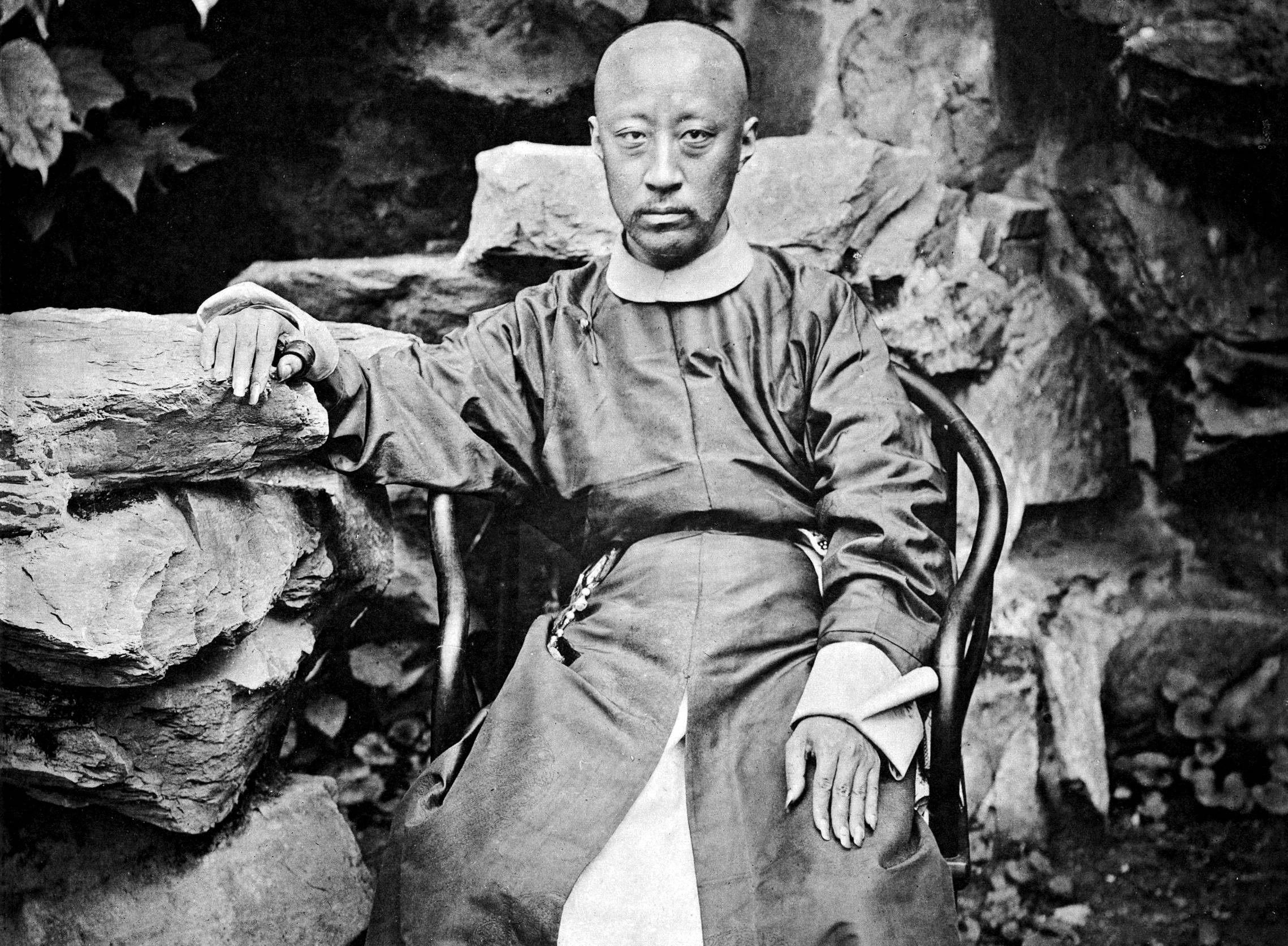 Photo of a 39- or 40-year-old Prince Gong