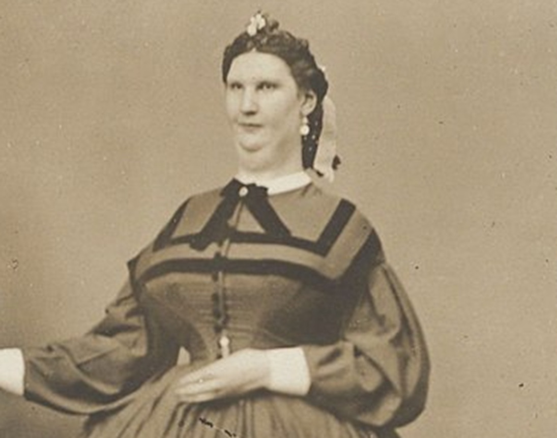 Photograph of giantess Anna Haining Bates - before 5 August 1888