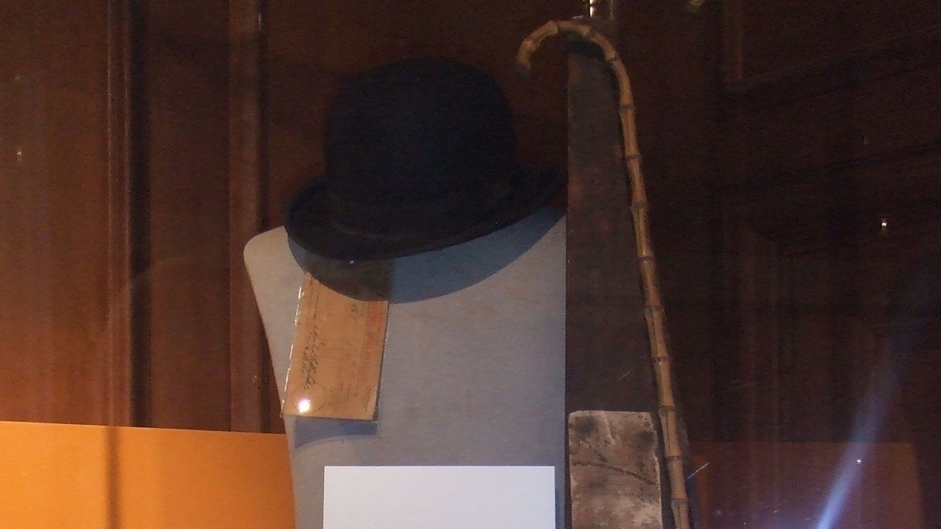 File:London Film Museum - Charlie Chaplin Hat and Cane (5755436322).jpg