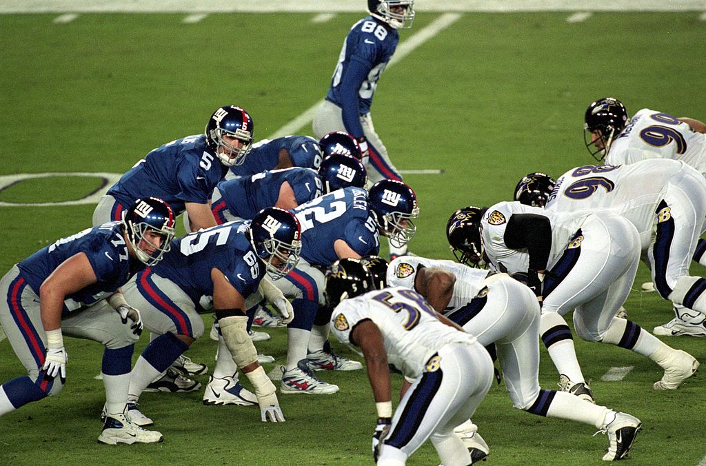 Quarterback Kerry Collins #5 of the New York Giants gets ready for the hike during the Super Bowl XXXV