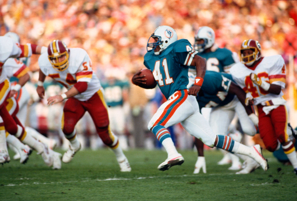 Fulton Walker #41 of the Miami Dolphins returns a kickoff against the Washington Redskins