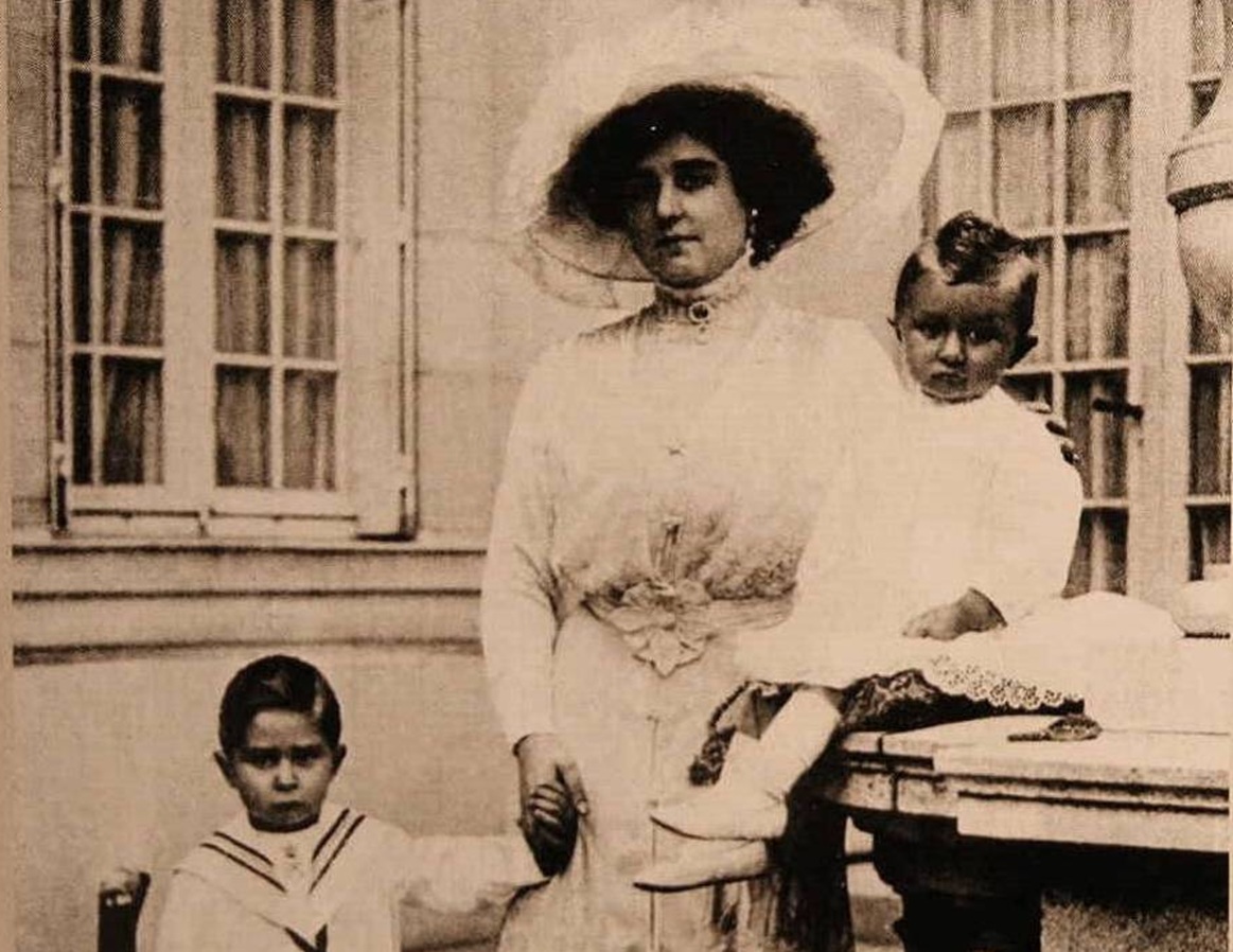 Baroness Vaughan , mistress of the Belgian King Leopold II, with her two children