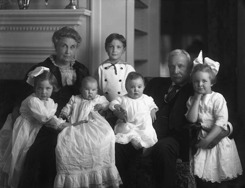 Rockefeller, Mr. and Mrs. Frank and grandchildren, DPLA