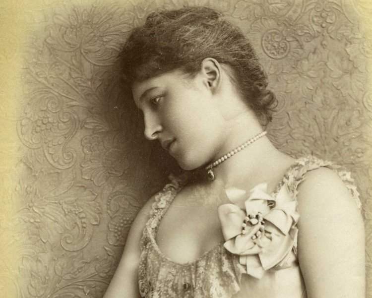 Actress and socialite Lillie Langtry