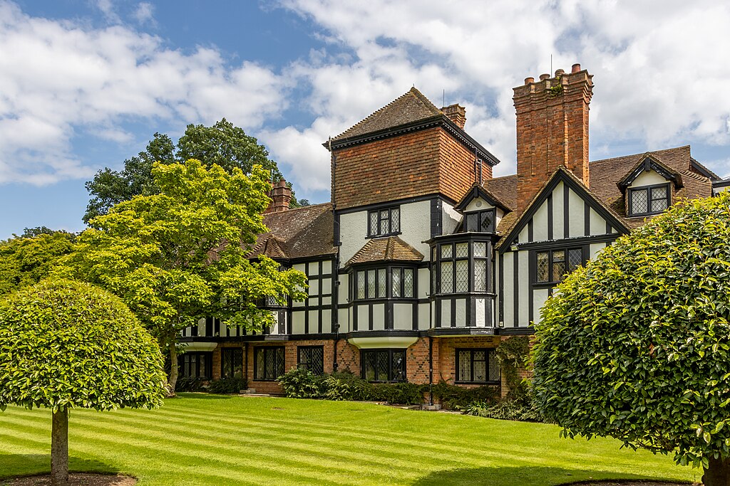 Photo of Ascott House in the hamlet of Ascott Buckinghamshire