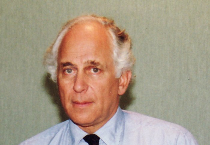 Portrait Photo of British financier Evelyn de Rothschild facing the camera