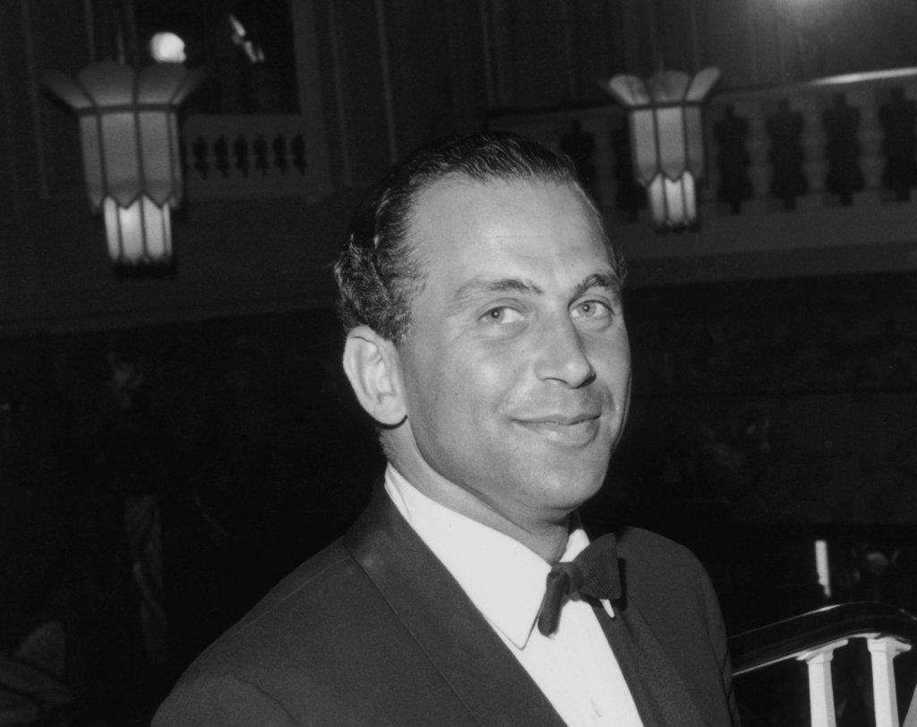 Grayscale Portrait Photo British financier Evelyn Robert de Rothschild at an event