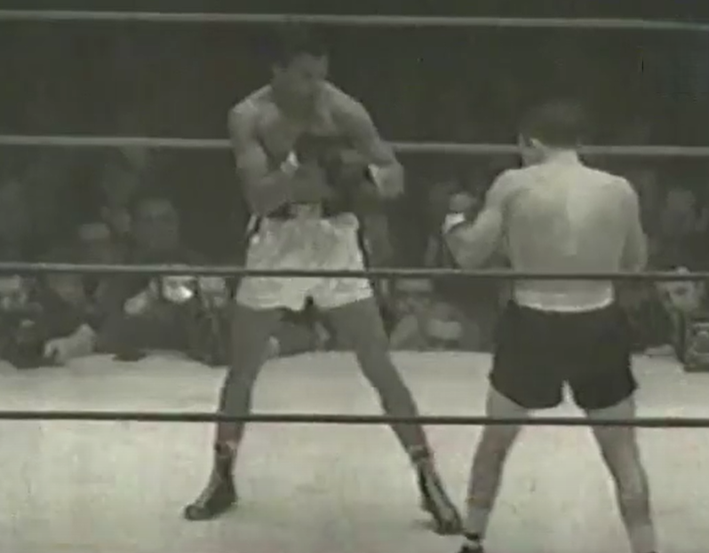 Screenshot from the box fight - Sugar Ray Robinson Vs Jake LaMotta VI (1951)