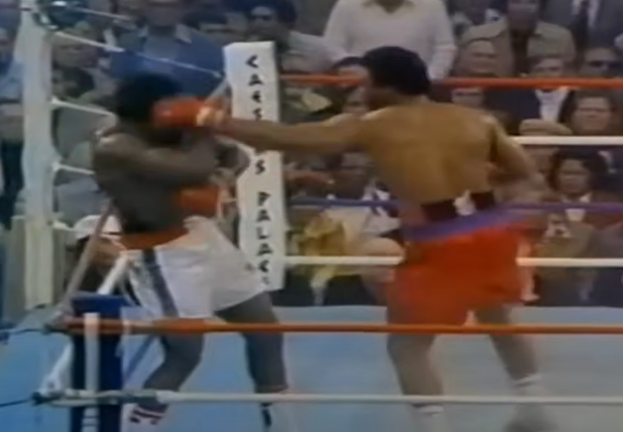 Screenshot from the box fight - George Foreman vs Ron Lyle