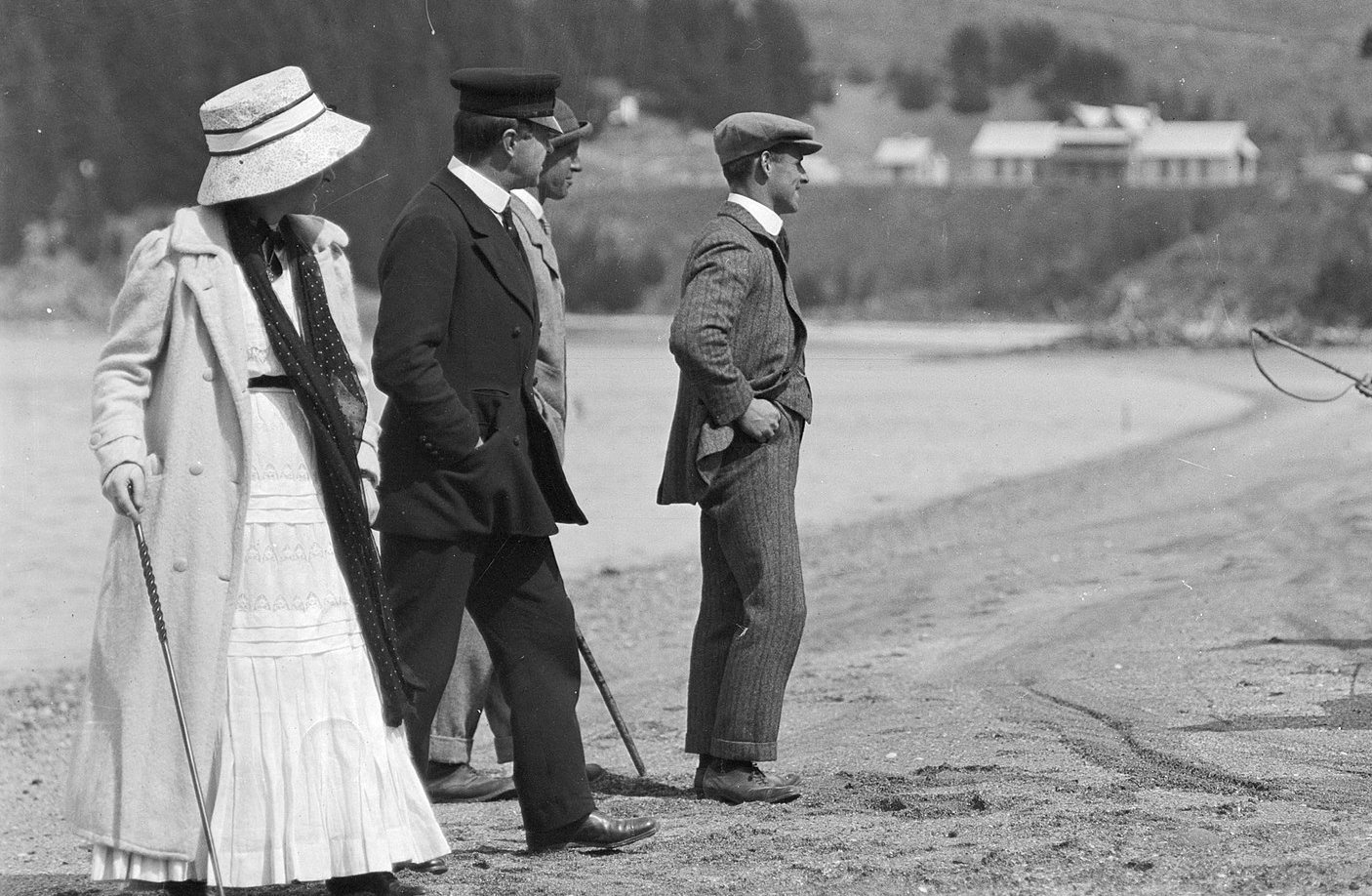 Robert Falcon Scott (2nd from left), his wife Kathleen Bruce Scott,