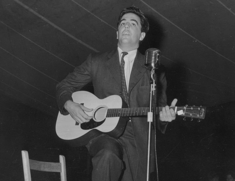 Alan Lomax playing guitar
