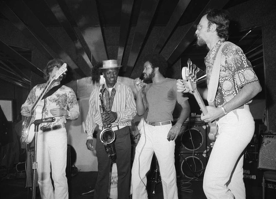 Elsewhere, a blues club at Clark and Belmont, Chicago, Illinois