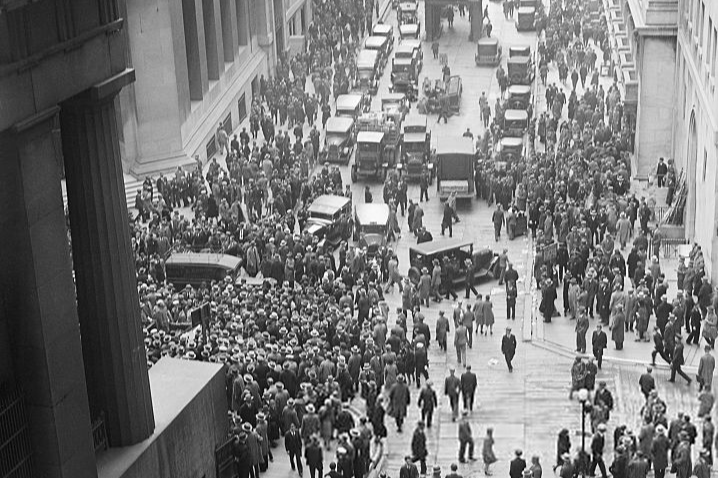 File:Crowd outside nyse.jpg