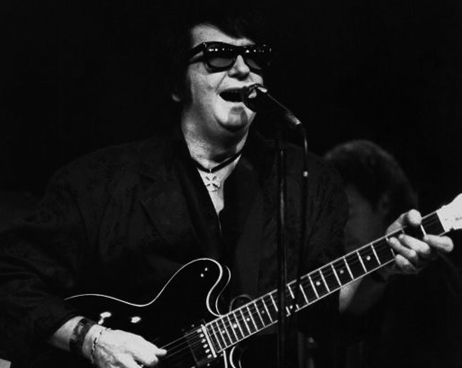 Roy Orbison performing in New York in 1987