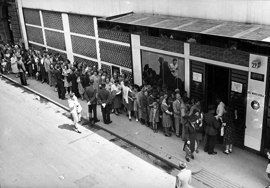 Jewish people waiting in line at the Glass House