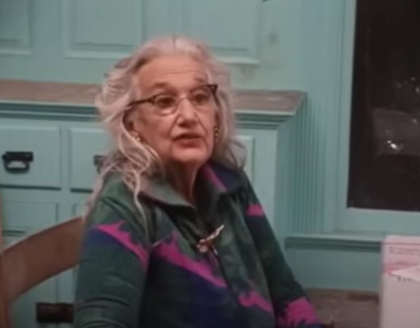Screenshot of Edith Bouvier Beale from - Grey Gardens (1975)