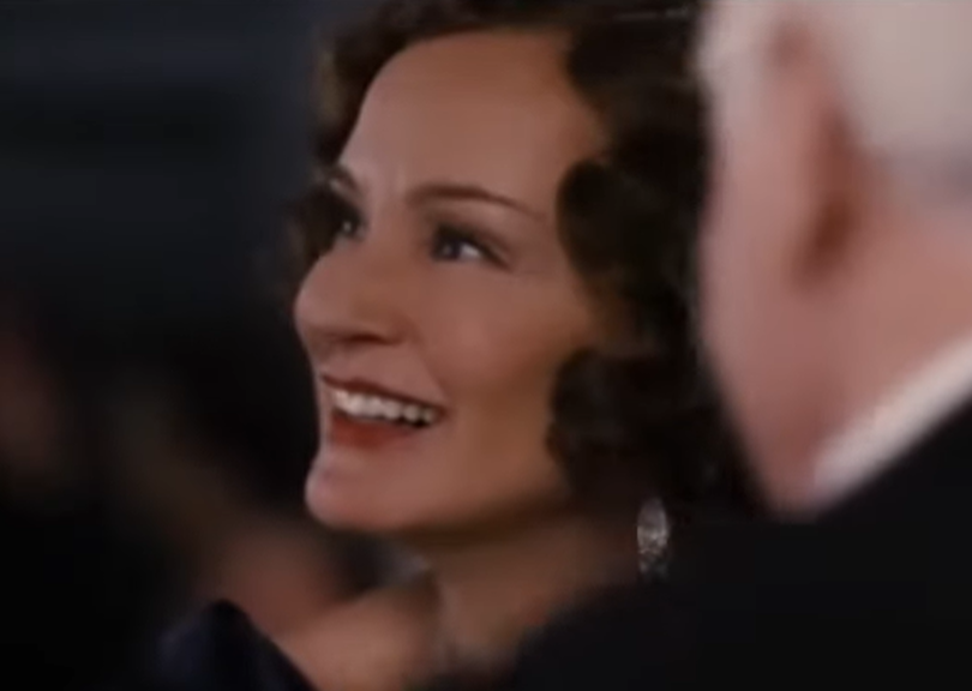 Screenshot of Jessica Lange (Edith Bouvier Beale) from - Grey Gardens (2009)