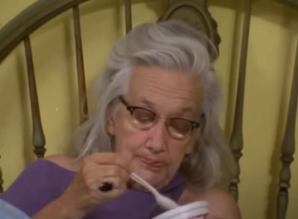 Screenshot of Edith Bouvier Beale from - The Beales of Grey Gardens (2006)