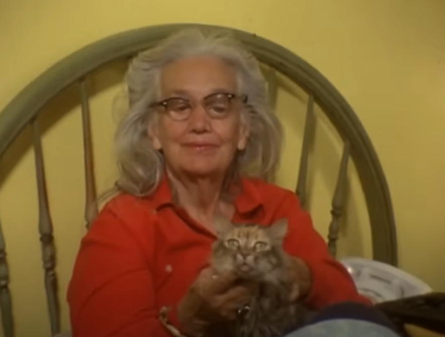 Screenshot of Edith Bouvier Beale from - The Beales of Grey Gardens (2006)