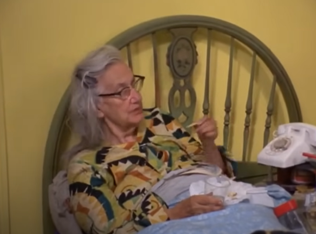 Screenshot of Edith Bouvier Beale from - The Beales of Grey Gardens (2006)