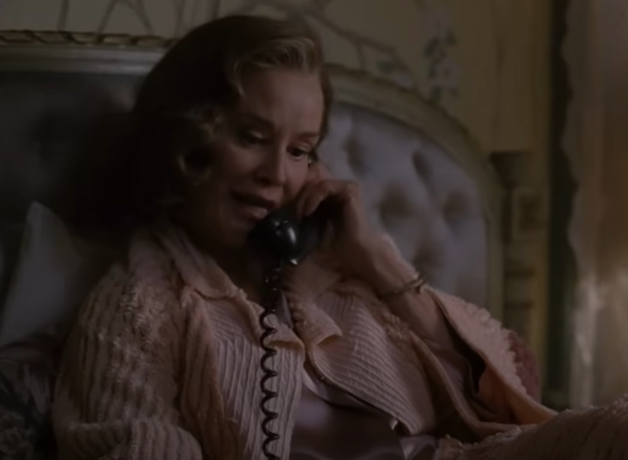 Screenshot of Jessica Lange (Edith Bouvier Beale) from - Grey Gardens (2009)