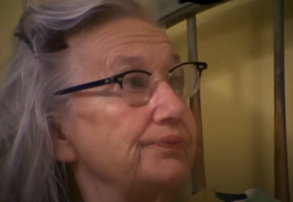 Screenshot of Edith Bouvier Beale from - The Beales of Grey Gardens (2006)