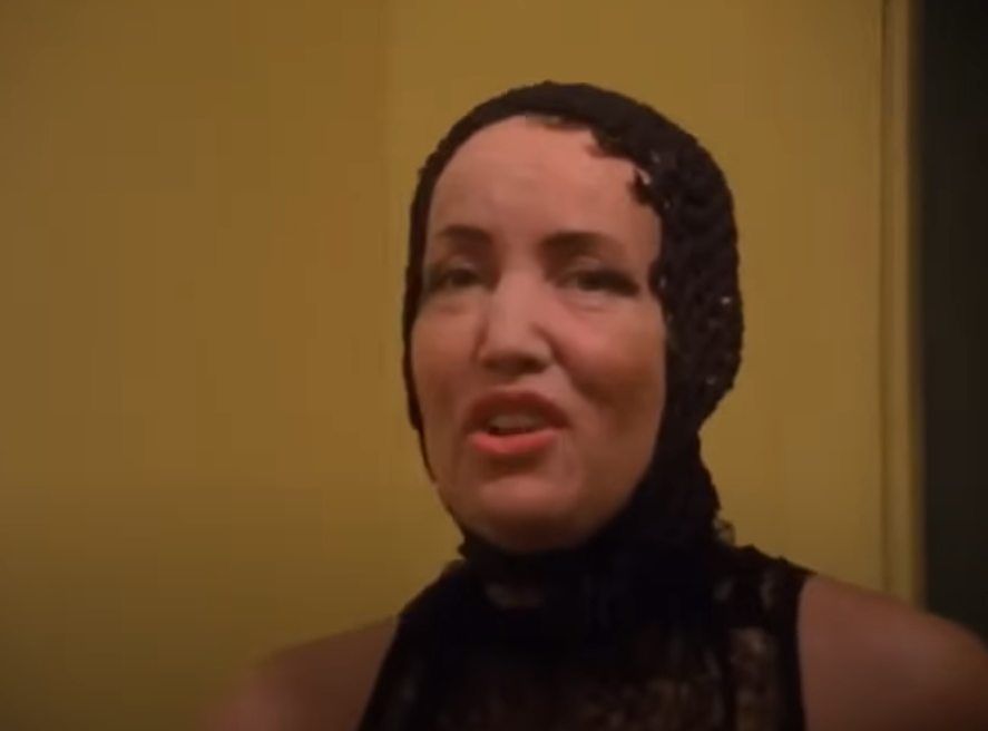 Screenshot of Little Edie from - The Beales of Grey Gardens (2006)