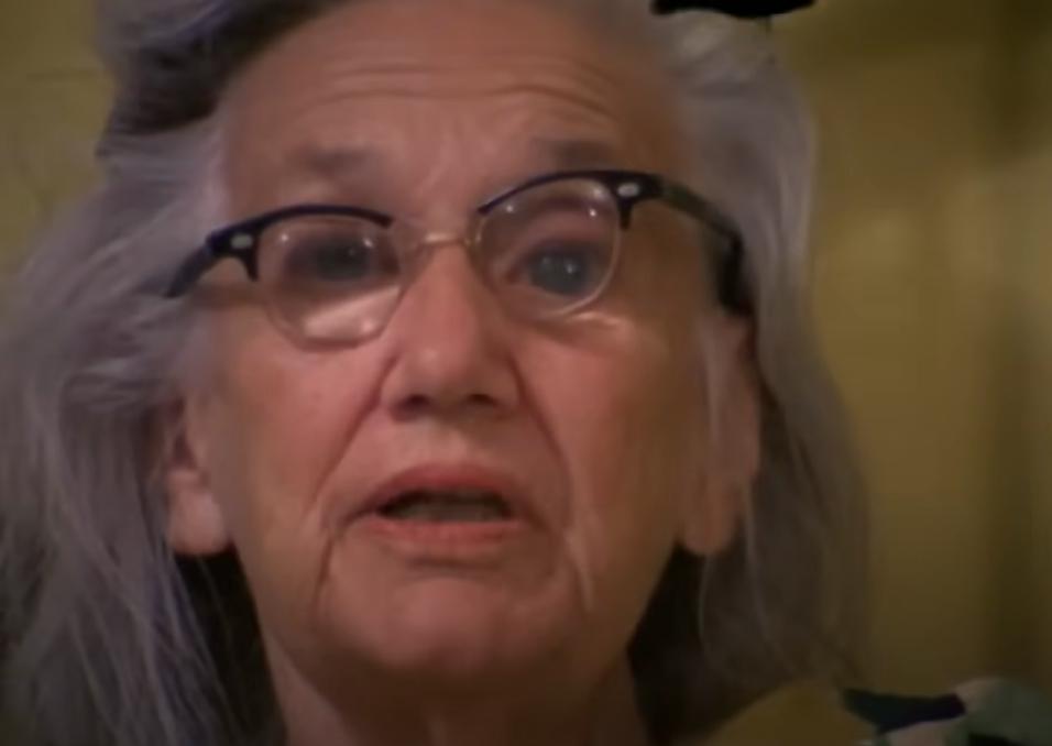 Screenshot of Edith Bouvier Beale from - The Beales of Grey Gardens (2006)