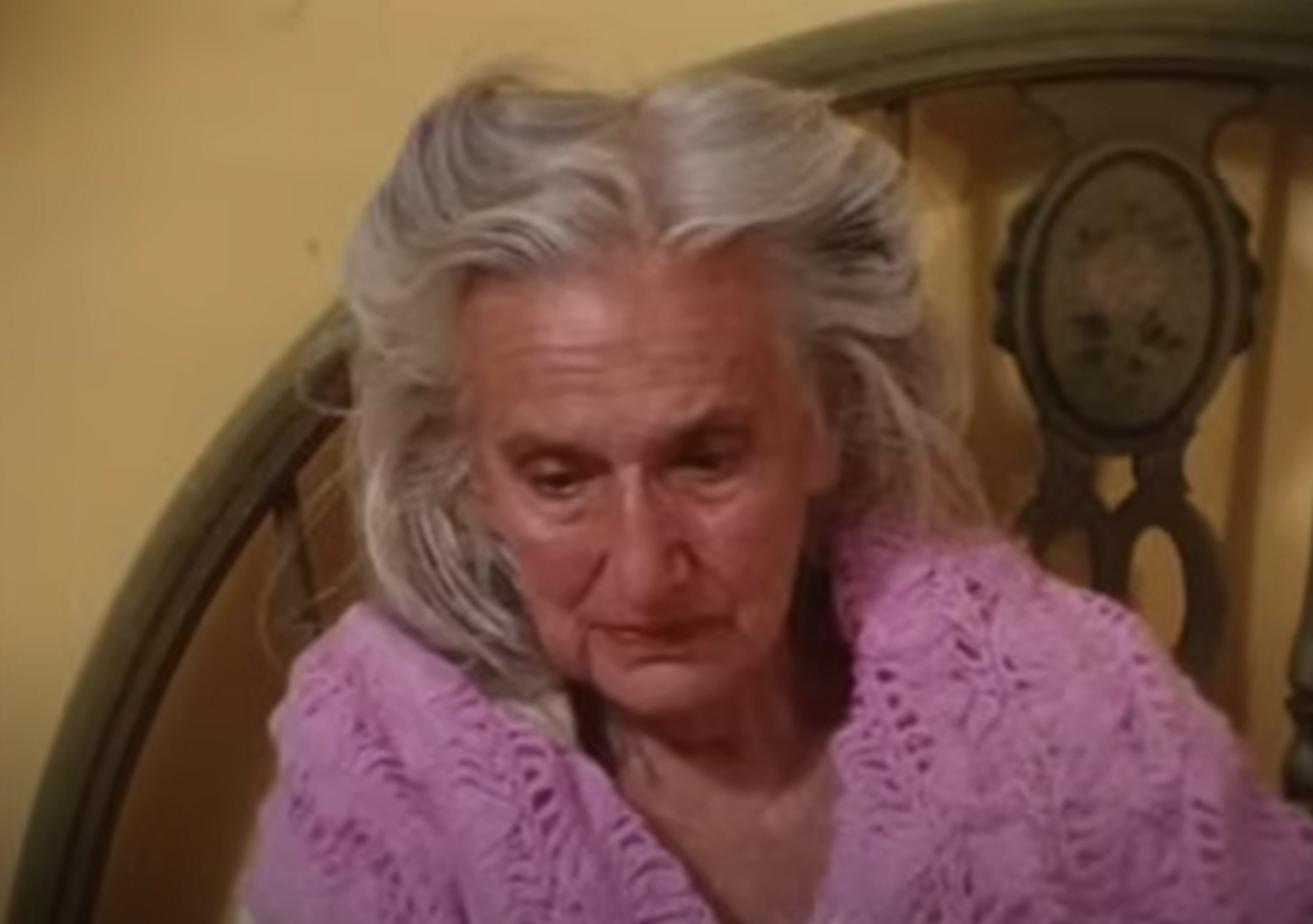 Screenshot of Edith Bouvier Beale from - Grey Gardens (1975)